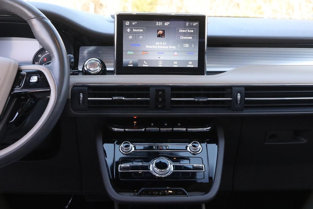 Lincoln Corsair Vehicle Full-screen Gallery Image 26