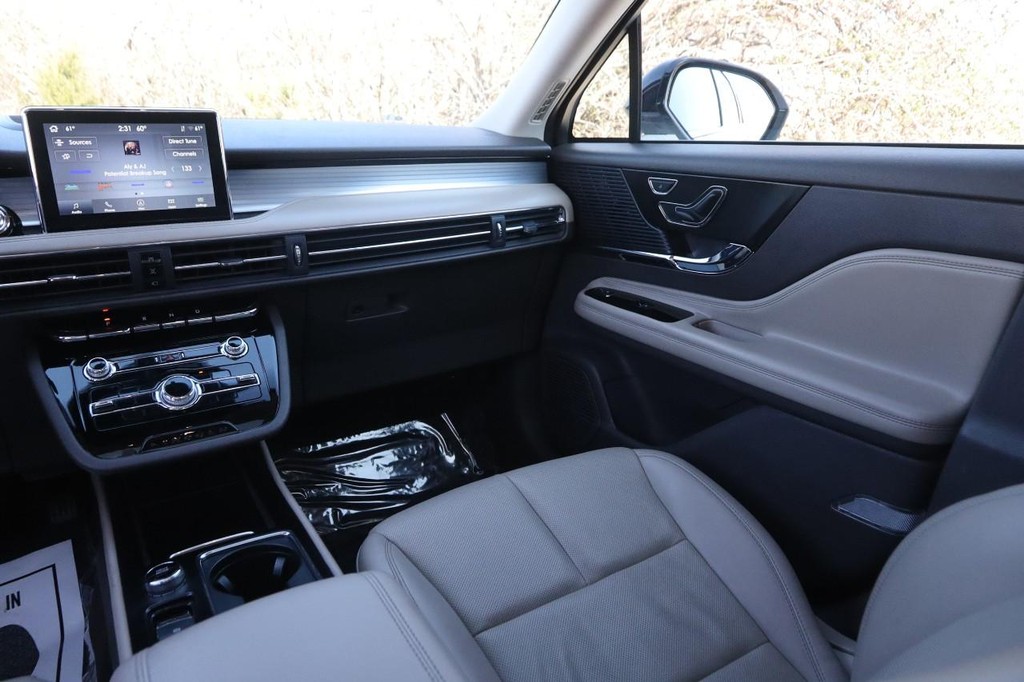 Lincoln Corsair Vehicle Full-screen Gallery Image 27