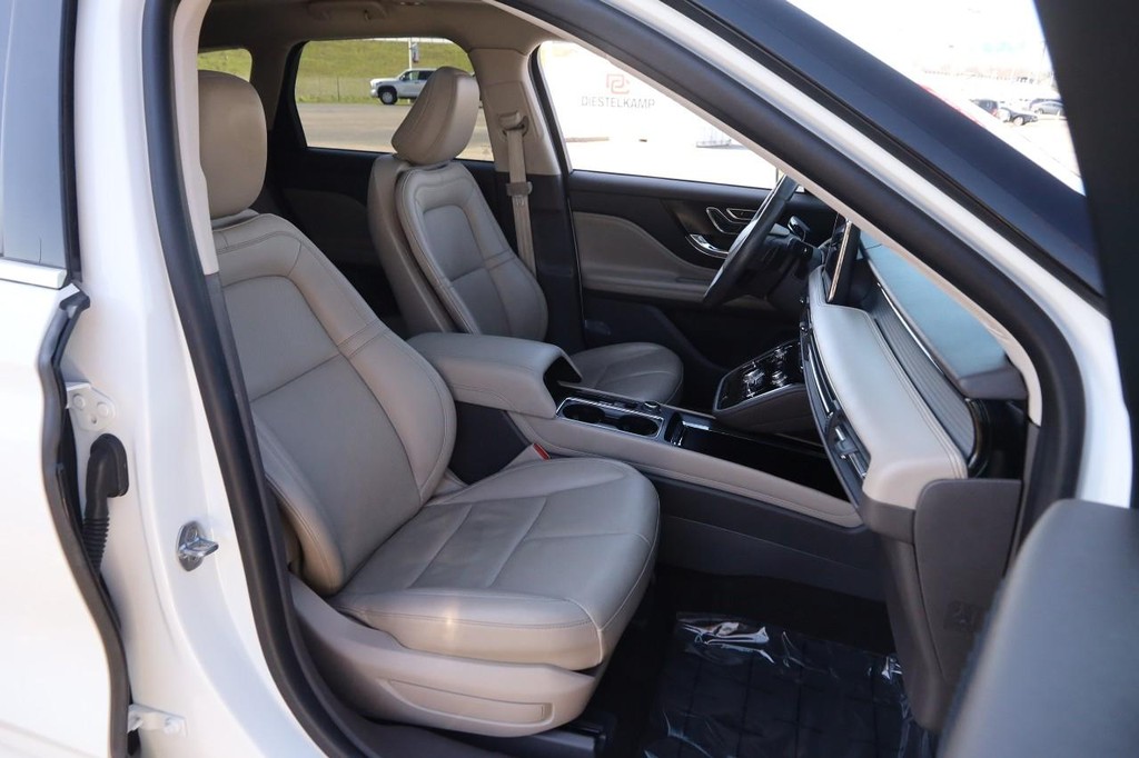 Lincoln Corsair Vehicle Full-screen Gallery Image 28