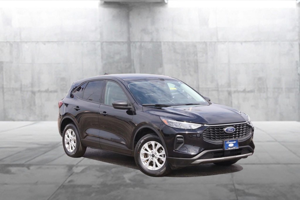 Ford Escape Vehicle Full-screen Gallery Image 2