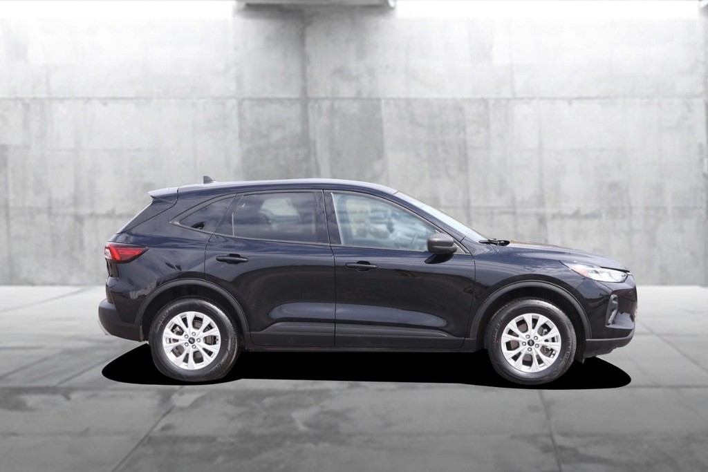 Ford Escape Vehicle Full-screen Gallery Image 5