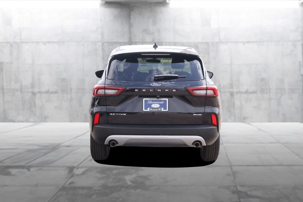 Ford Escape Vehicle Full-screen Gallery Image 6