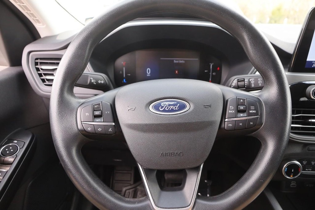 Ford Escape Vehicle Full-screen Gallery Image 10