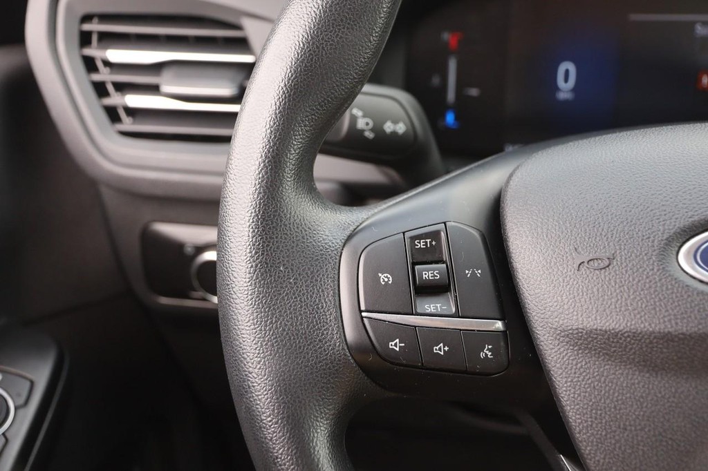 Ford Escape Vehicle Full-screen Gallery Image 11