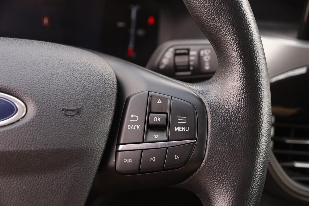 Ford Escape Vehicle Full-screen Gallery Image 12