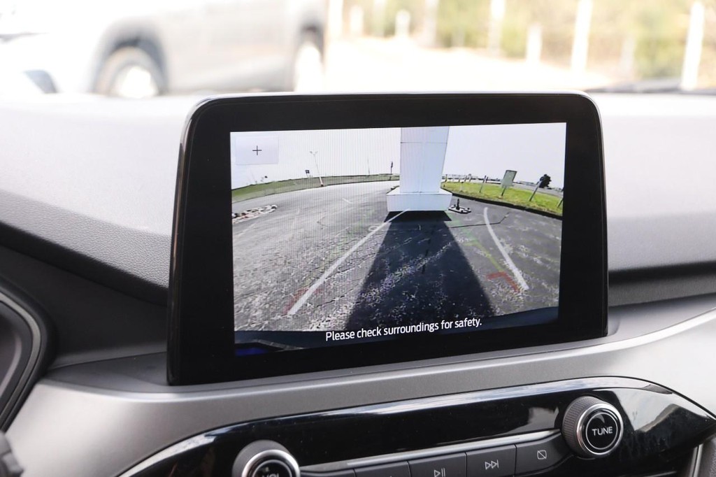 Ford Escape Vehicle Full-screen Gallery Image 17