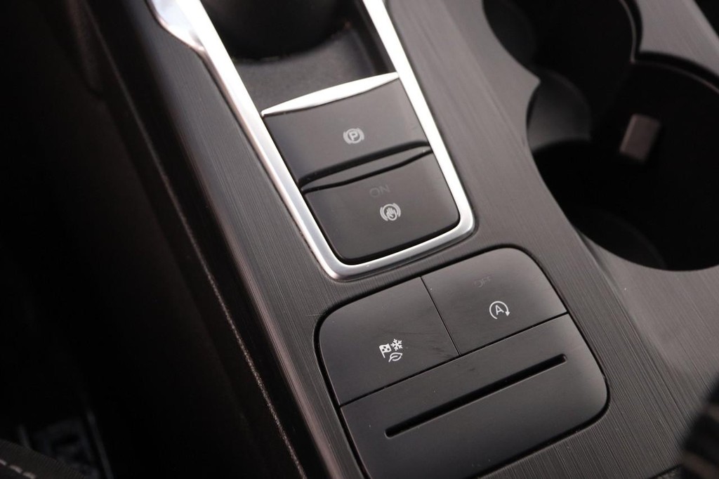 Ford Escape Vehicle Full-screen Gallery Image 18