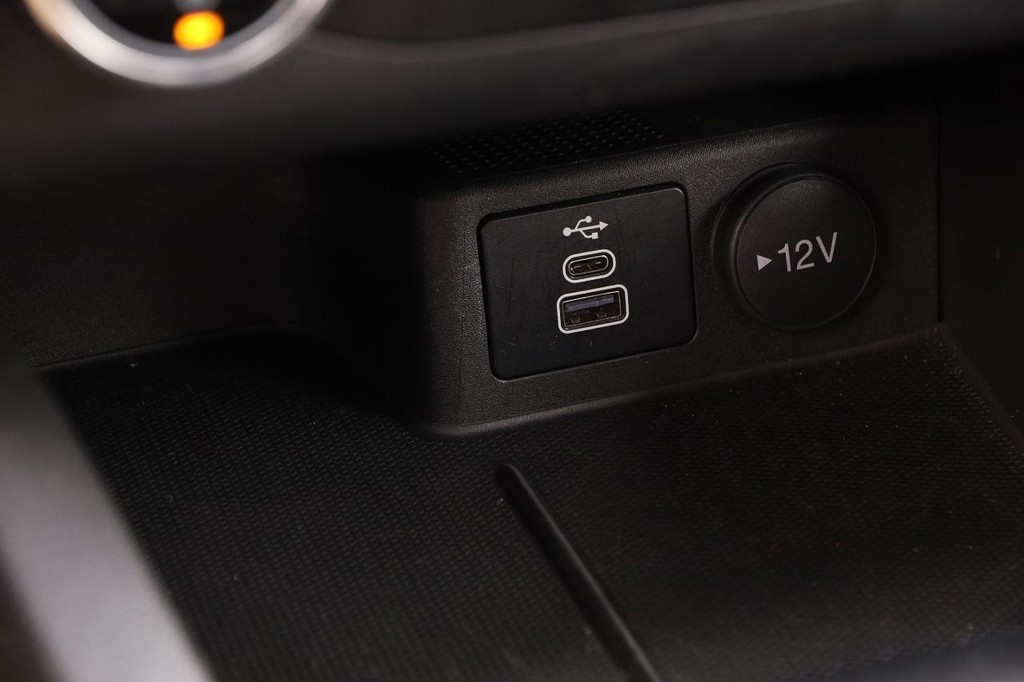 Ford Escape Vehicle Full-screen Gallery Image 19