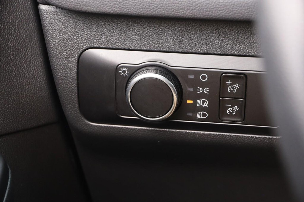 Ford Escape Vehicle Full-screen Gallery Image 20