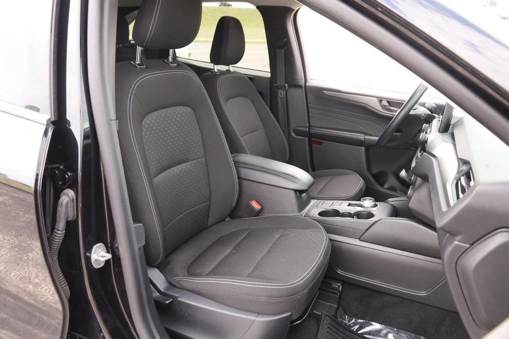 Ford Escape Vehicle Full-screen Gallery Image 26