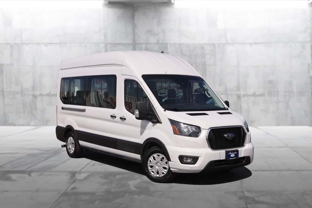 Ford Transit Passenger Wagon Vehicle Full-screen Gallery Image 2