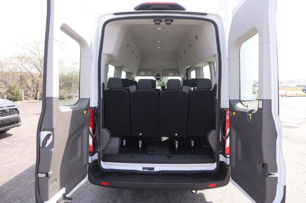 Ford Transit Passenger Wagon Vehicle Full-screen Gallery Image 7