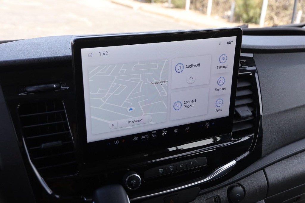 Ford Transit Passenger Wagon Vehicle Full-screen Gallery Image 15