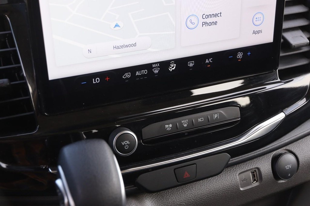 Ford Transit Passenger Wagon Vehicle Full-screen Gallery Image 17