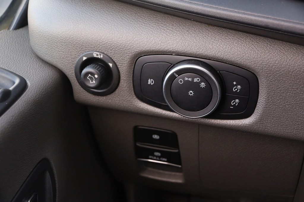 Ford Transit Passenger Wagon Vehicle Full-screen Gallery Image 18