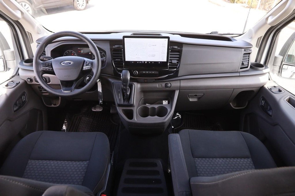 Ford Transit Passenger Wagon Vehicle Full-screen Gallery Image 19