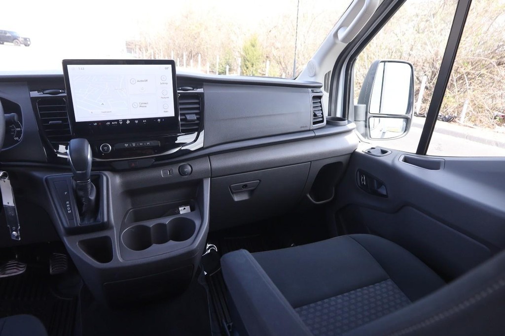 Ford Transit Passenger Wagon Vehicle Full-screen Gallery Image 23