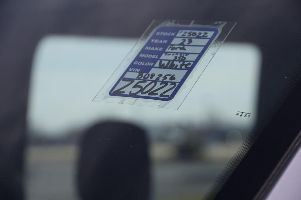 Ford Transit Passenger Wagon Vehicle Full-screen Gallery Image 27