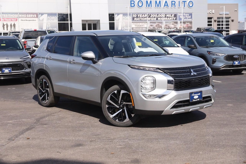 Mitsubishi Outlander Vehicle Image 02