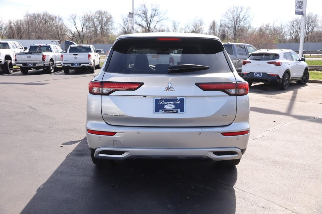 Mitsubishi Outlander Vehicle Image 06