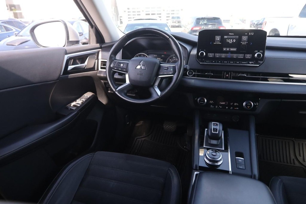 Mitsubishi Outlander Vehicle Image 24