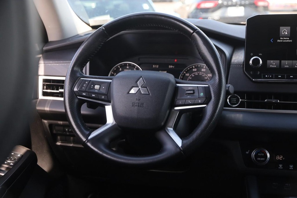 Mitsubishi Outlander Vehicle Image 25