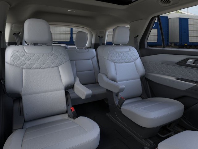 Ford Explorer Vehicle Image 11