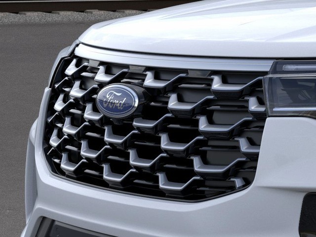 Ford Explorer Vehicle Image 17