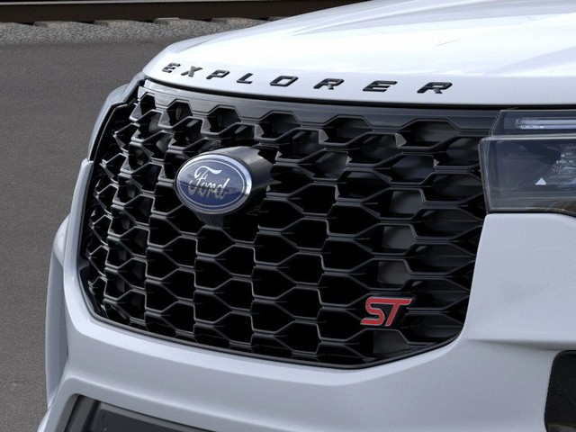 Ford Explorer Vehicle Image 17