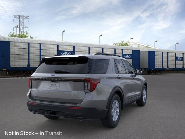 Ford Explorer Vehicle Image 08