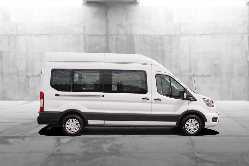 Ford Transit Passenger Wagon Vehicle Image 05