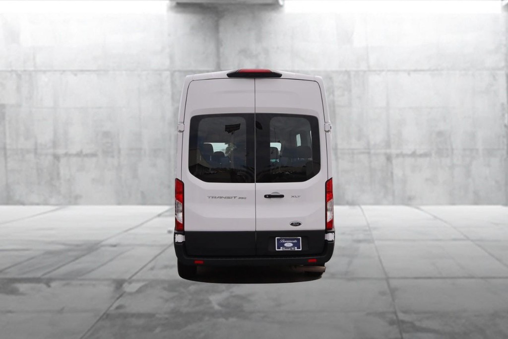 Ford Transit Passenger Wagon Vehicle Image 06