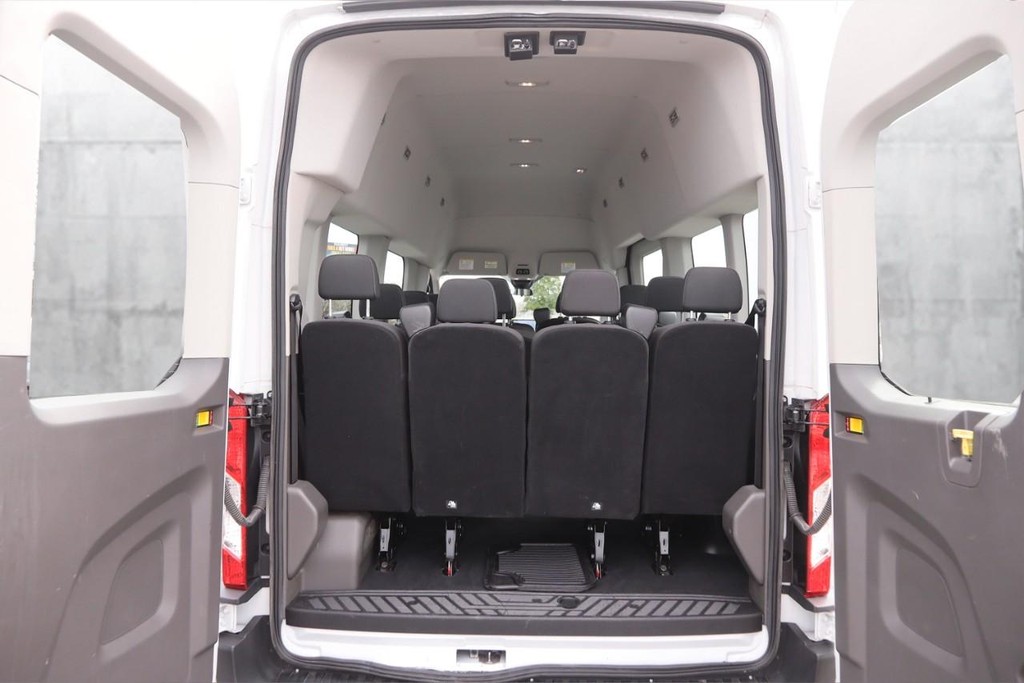 Ford Transit Passenger Wagon Vehicle Image 07