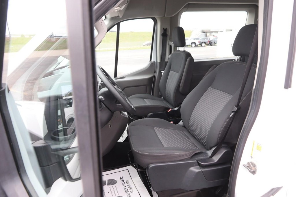 Ford Transit Passenger Wagon Vehicle Image 09