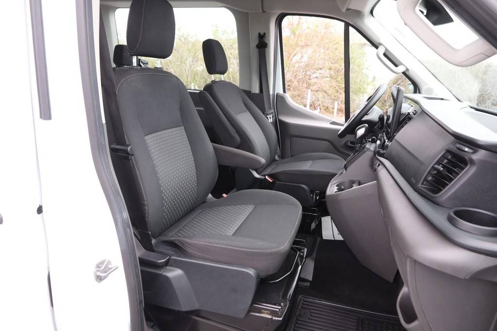 Ford Transit Passenger Wagon Vehicle Image 12