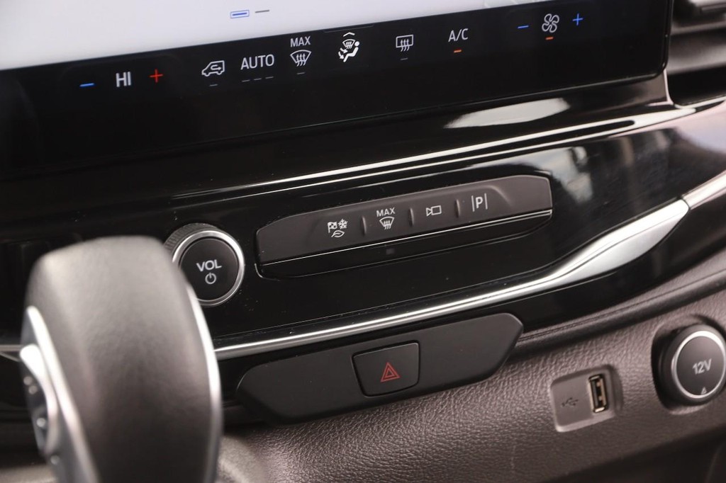 Ford Transit Passenger Wagon Vehicle Image 19