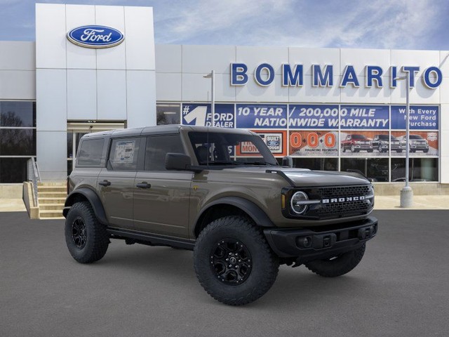Ford Bronco Vehicle Full-screen Gallery Image 7