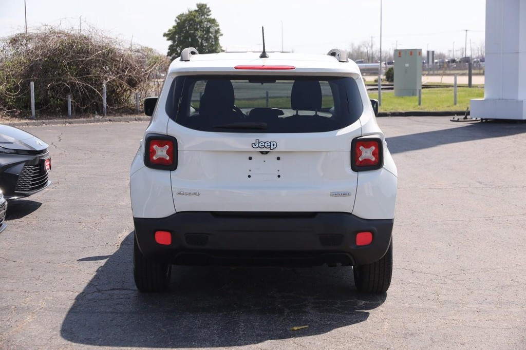 Jeep Renegade Vehicle Full-screen Gallery Image 6