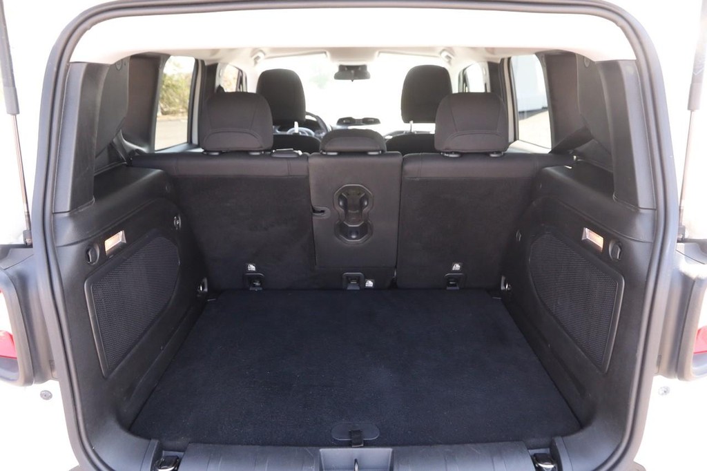 Jeep Renegade Vehicle Full-screen Gallery Image 7