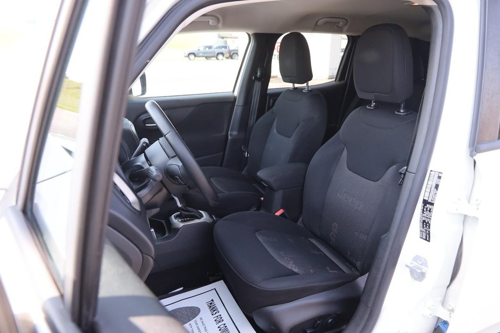 Jeep Renegade Vehicle Full-screen Gallery Image 8