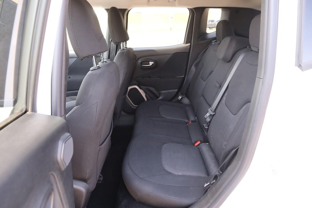 Jeep Renegade Vehicle Full-screen Gallery Image 9