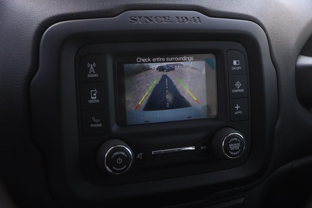 Jeep Renegade Vehicle Full-screen Gallery Image 16