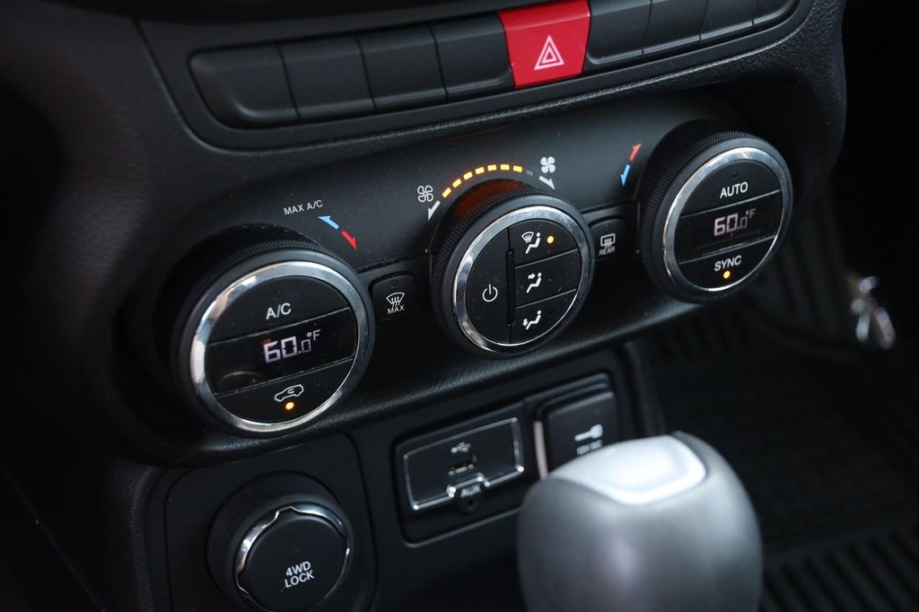 Jeep Renegade Vehicle Full-screen Gallery Image 17