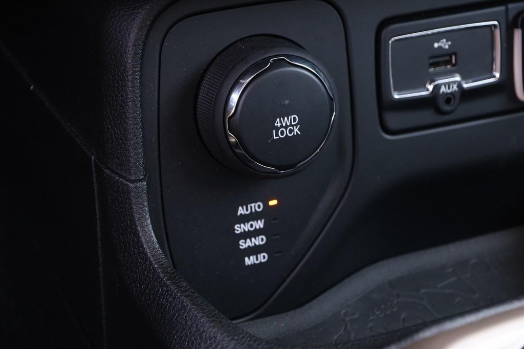 Jeep Renegade Vehicle Full-screen Gallery Image 18