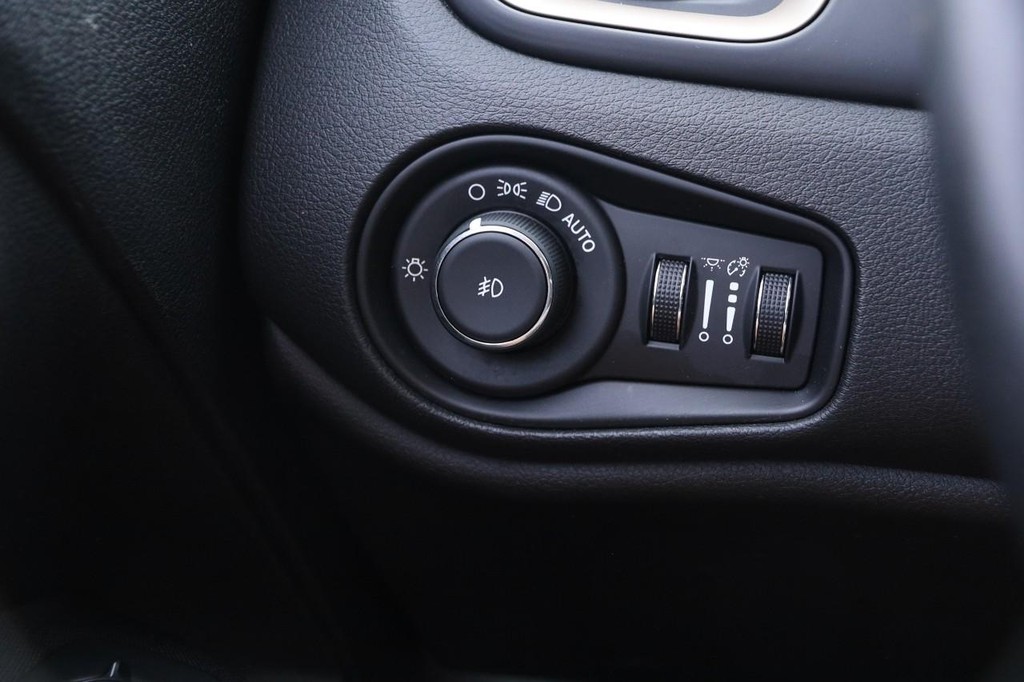 Jeep Renegade Vehicle Full-screen Gallery Image 19