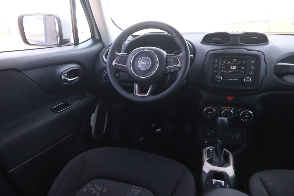 Jeep Renegade Vehicle Full-screen Gallery Image 21