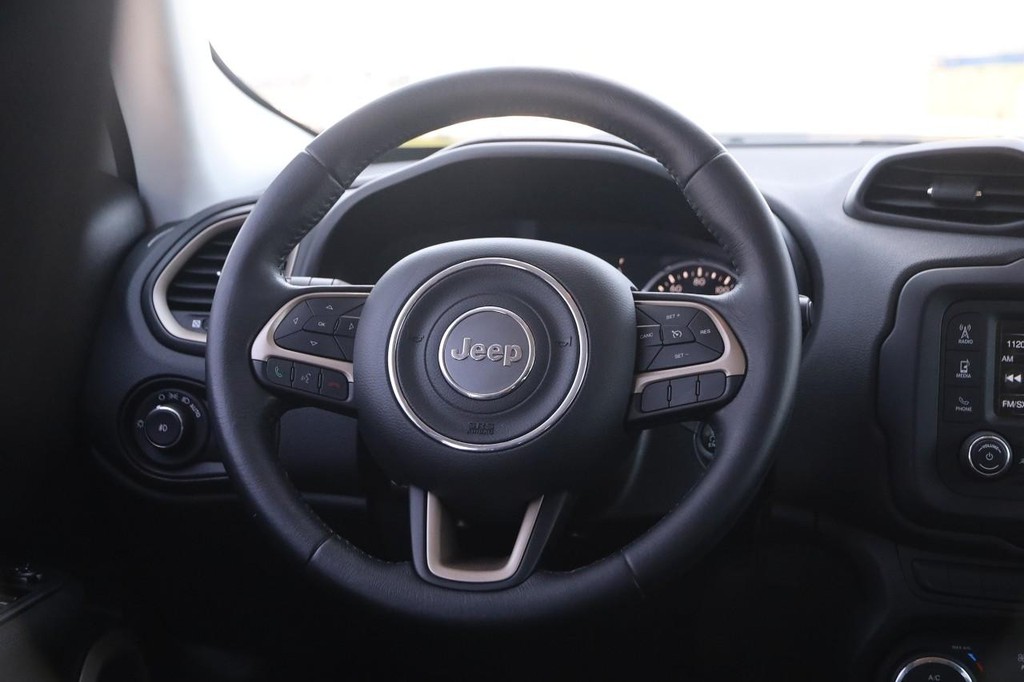 Jeep Renegade Vehicle Full-screen Gallery Image 22