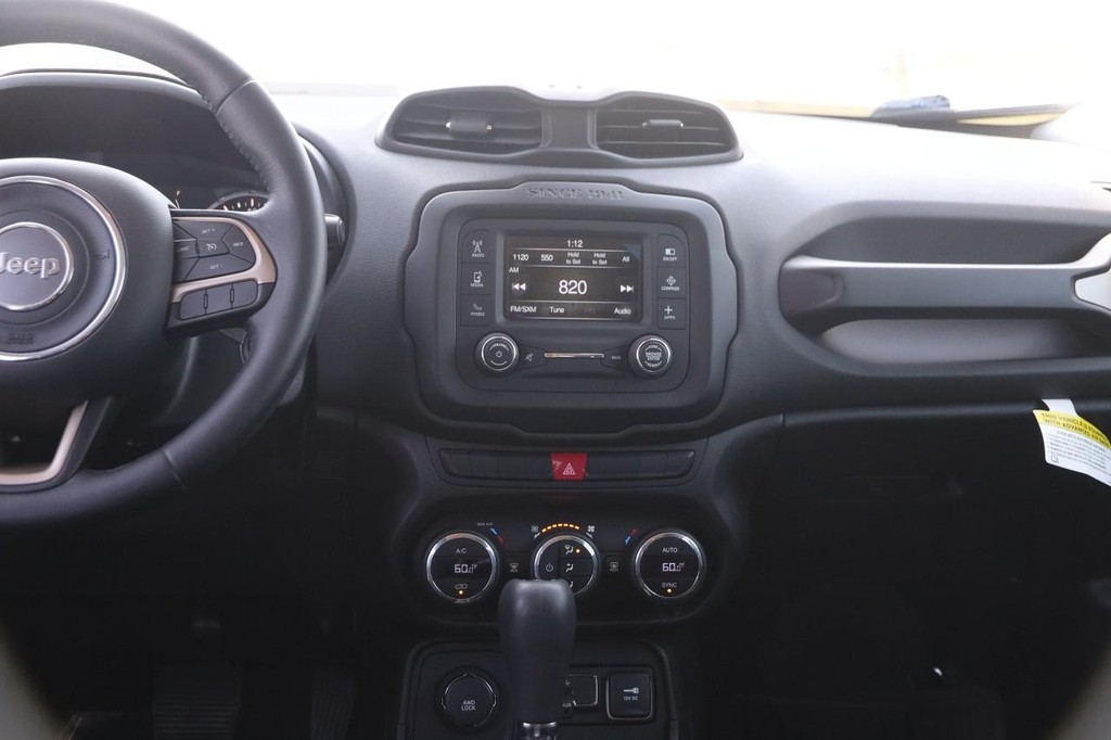 Jeep Renegade Vehicle Full-screen Gallery Image 23