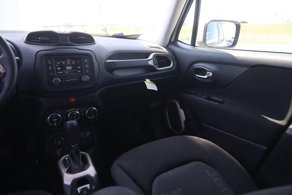 Jeep Renegade Vehicle Full-screen Gallery Image 24