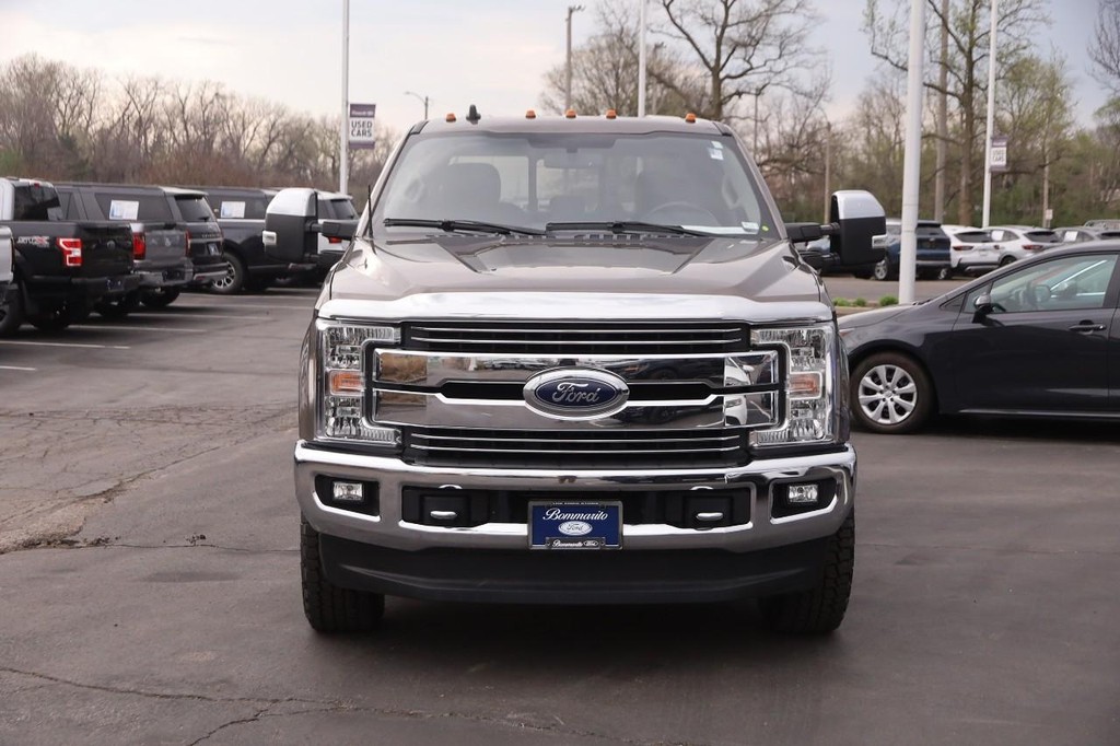 Ford Super Duty F-250 SRW Vehicle Full-screen Gallery Image 4